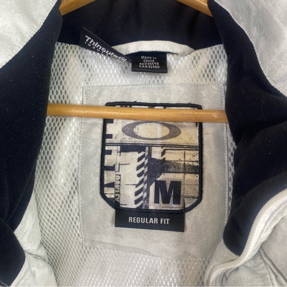 Oakley Medium Silver Reflective Ski Snowboard Regular Fit Coat - Picture 3 of 9